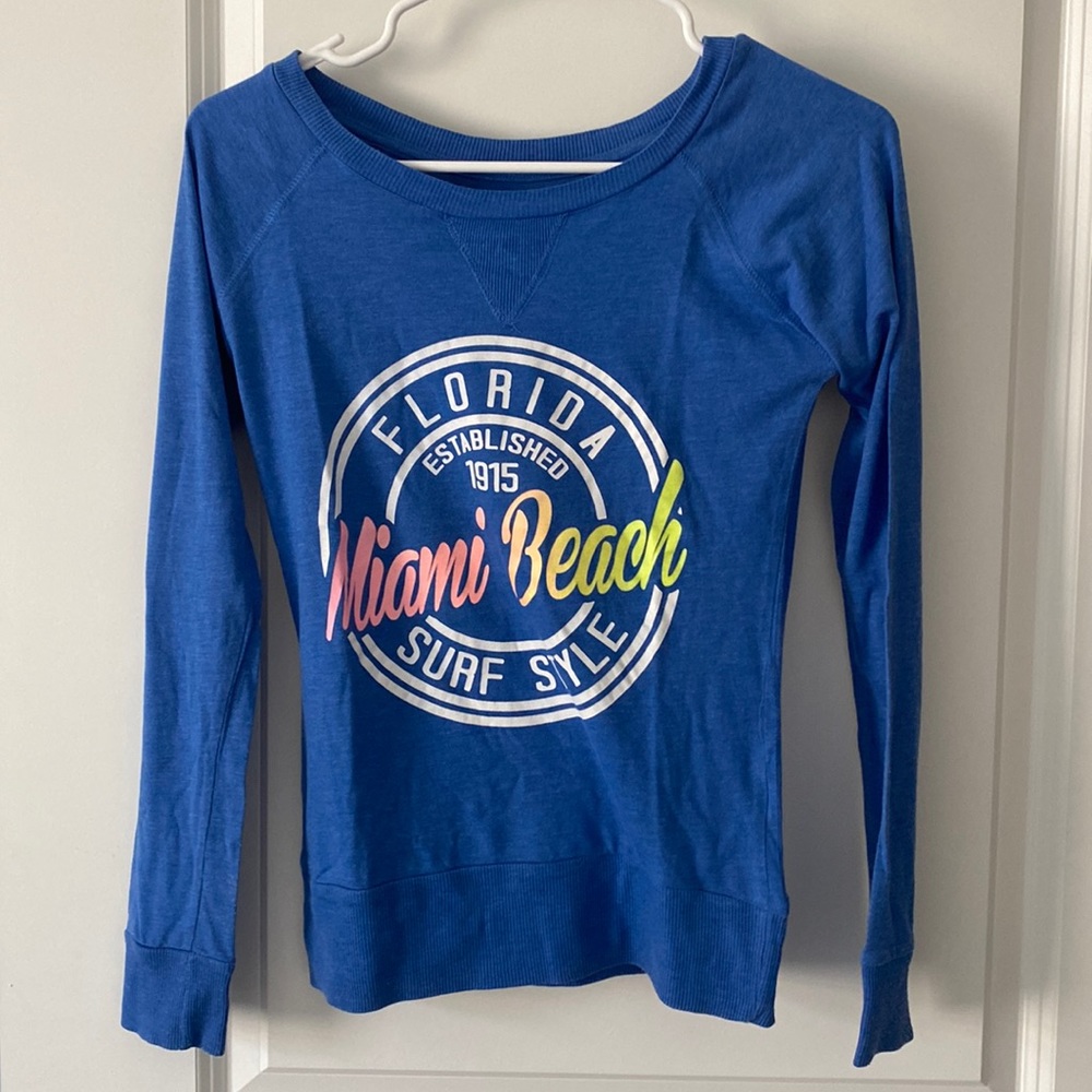 blue Top with long sleeves